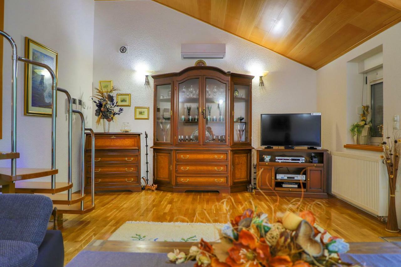 Holiday Home Villa Sara Bihac Bagian luar foto