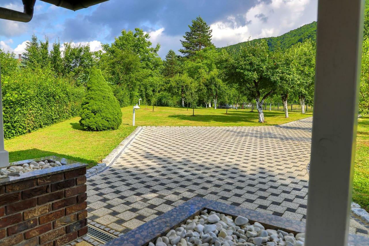 Holiday Home Villa Sara Bihac Bagian luar foto