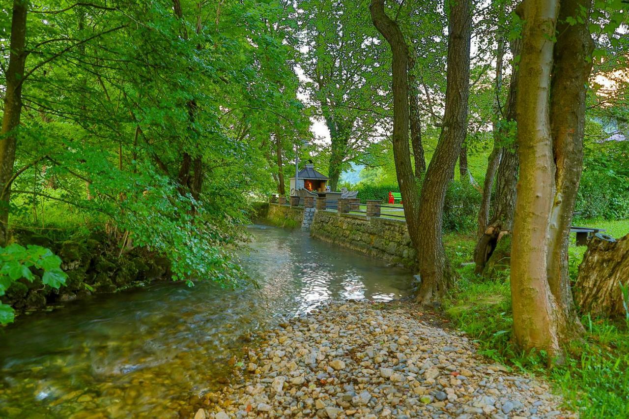 Holiday Home Villa Sara Bihac Bagian luar foto