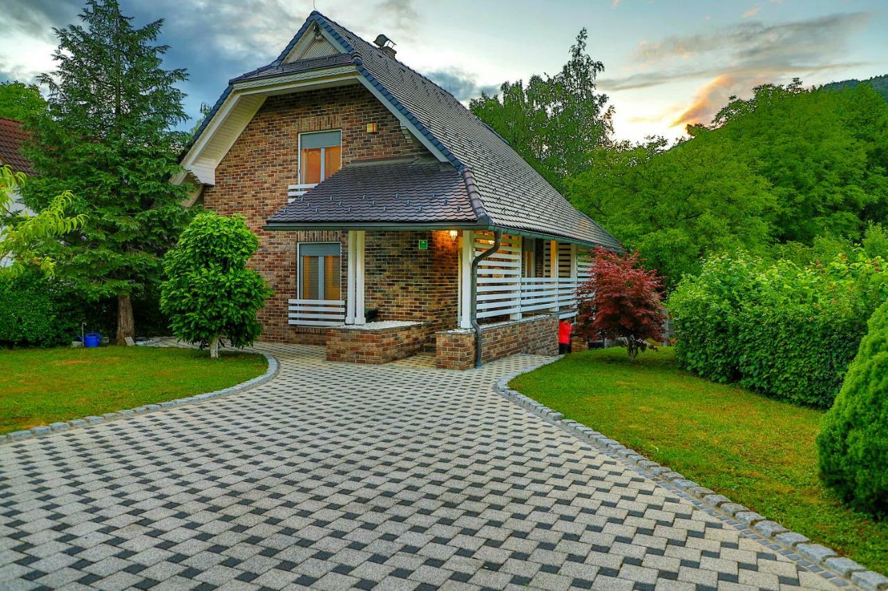 Holiday Home Villa Sara Bihac Bagian luar foto