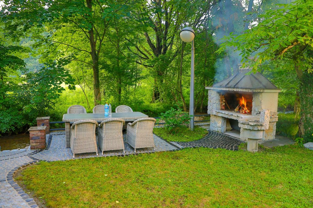 Holiday Home Villa Sara Bihac Bagian luar foto